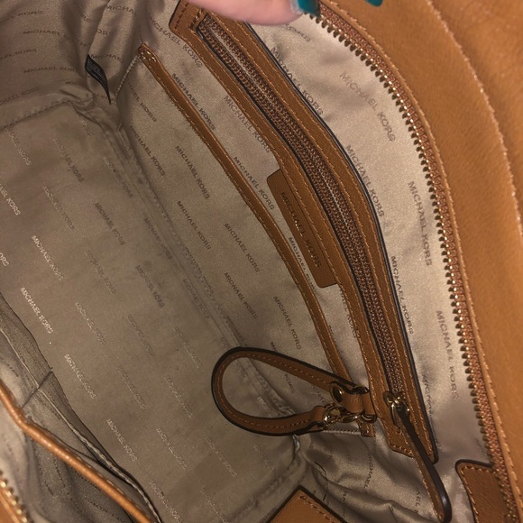 MK Hamilton Medium Handbag - Picture 5 of 13